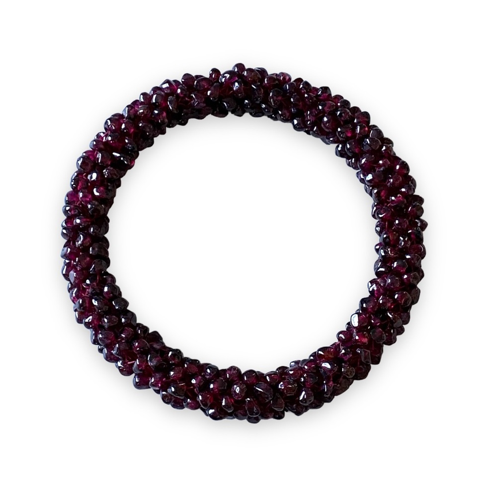Vintage 1970s Garnet bead continuous bangle bracelet 7”